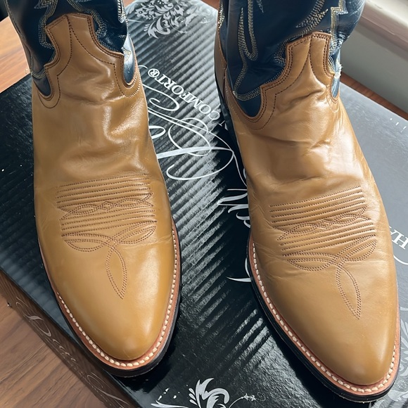 Caramel Cowhide Dan Post Cowboy Boots. Size 10 EW. Made in Mexico - Picture 3 of 7